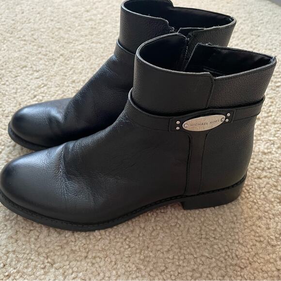 Michael Kors Black Ankle Booties Size 6.5 - Picture 1 of 11